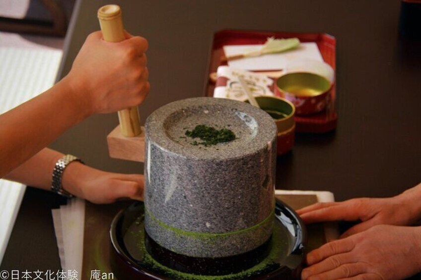 Experience of Japanese green tea (Otemae and making Japanese sweets)
