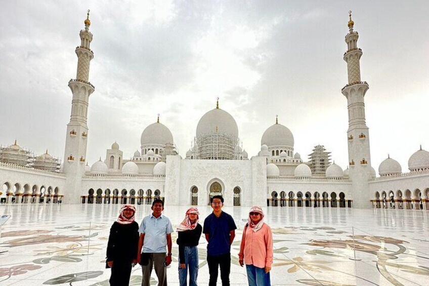 Abu Dhabi City Tour with Sheikh Zayed Grand Mosque