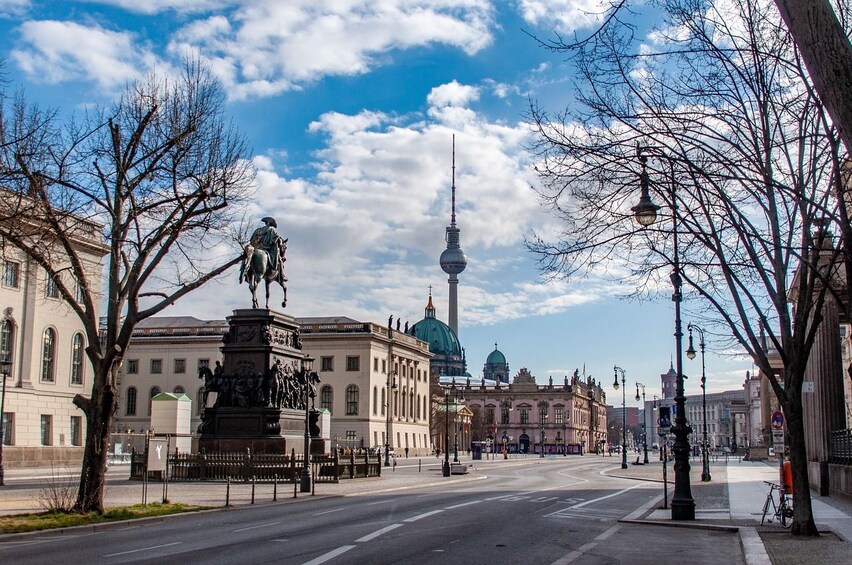 Berlin: Neue Nationalgalerie Ticket & In-App Audio City Tour