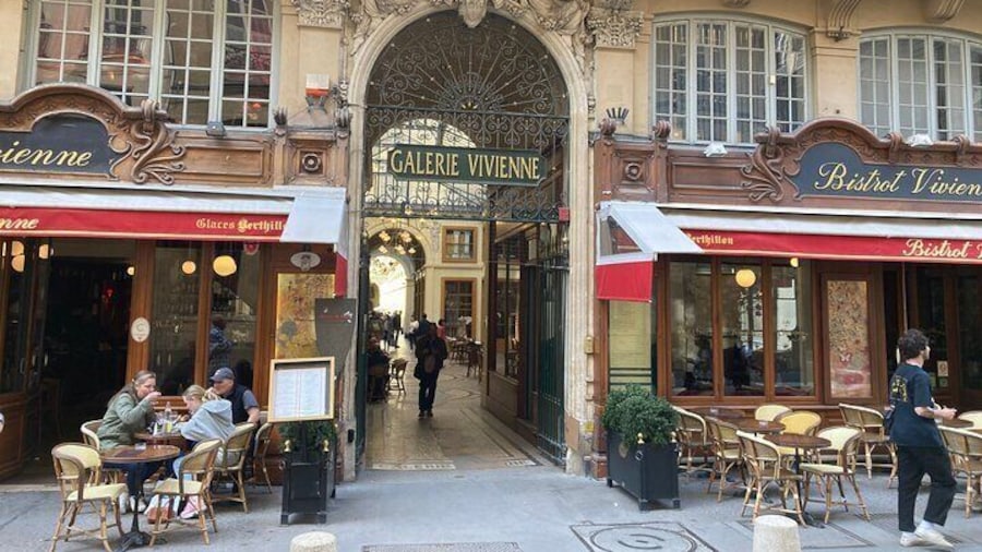 Walking tour of the Covered Passages of Paris