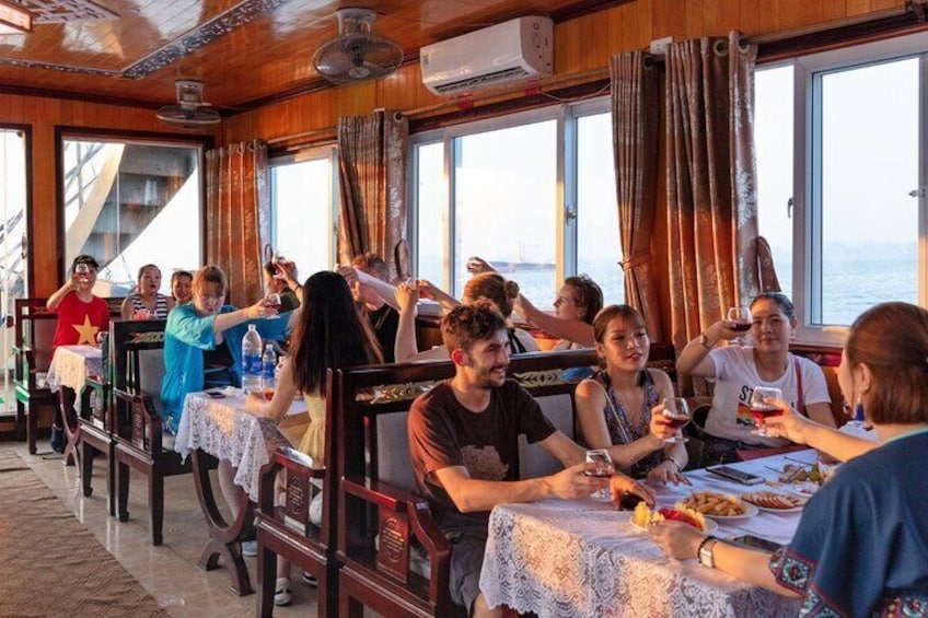  Ha Noi Ha Long Bay Full Day Service with Lunch