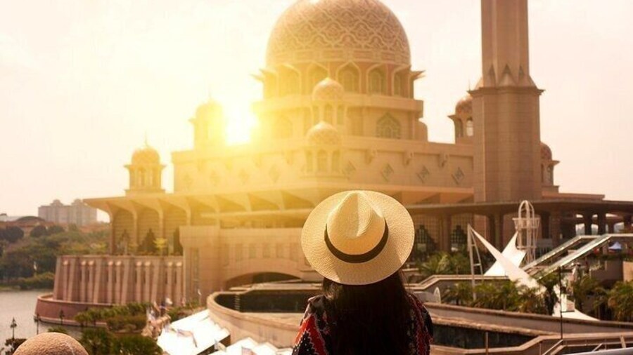 Private Half Day Putrajaya Tour with Lake Cruise Experience