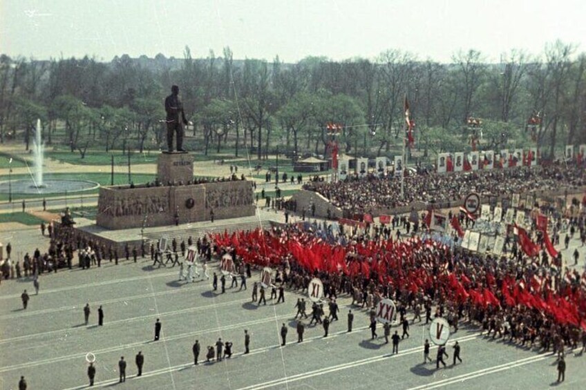 workers marching in front of Stalin's Statue