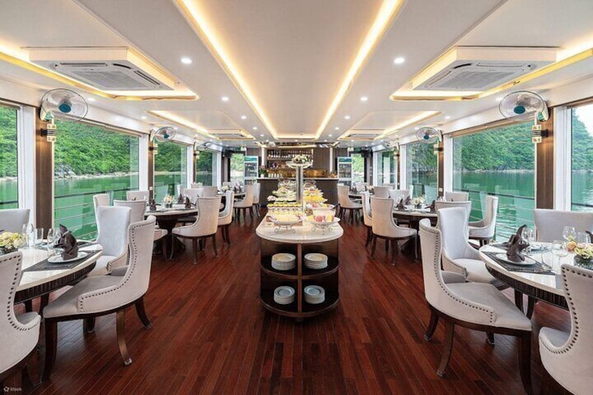 Halong Bay 5-Star Cruise with Buffet Lunch and Jacuzzi