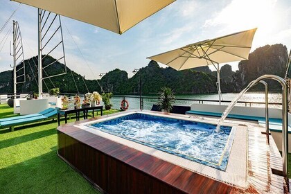 Halong Bay 5-Star Cruise with Buffet Lunch and Jacuzzi