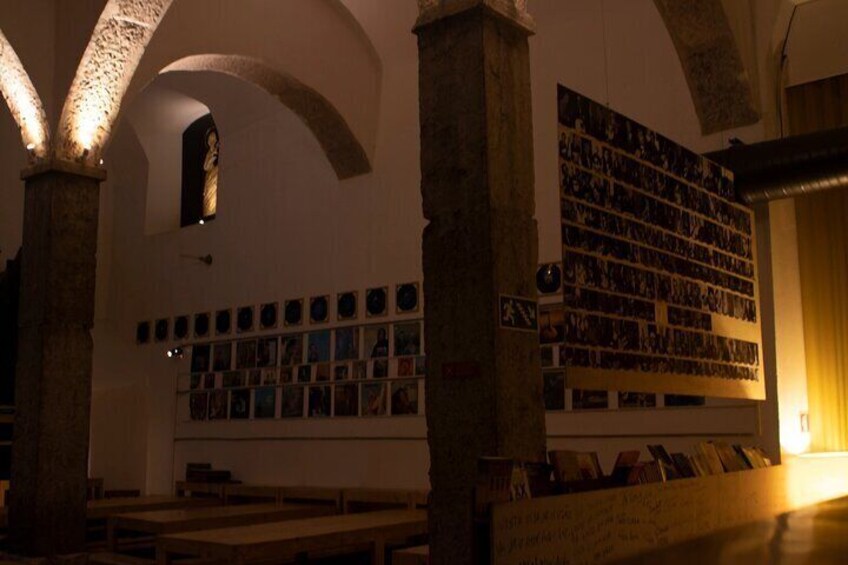 Lisbon Fado Night with Dinner in ancient Fado House