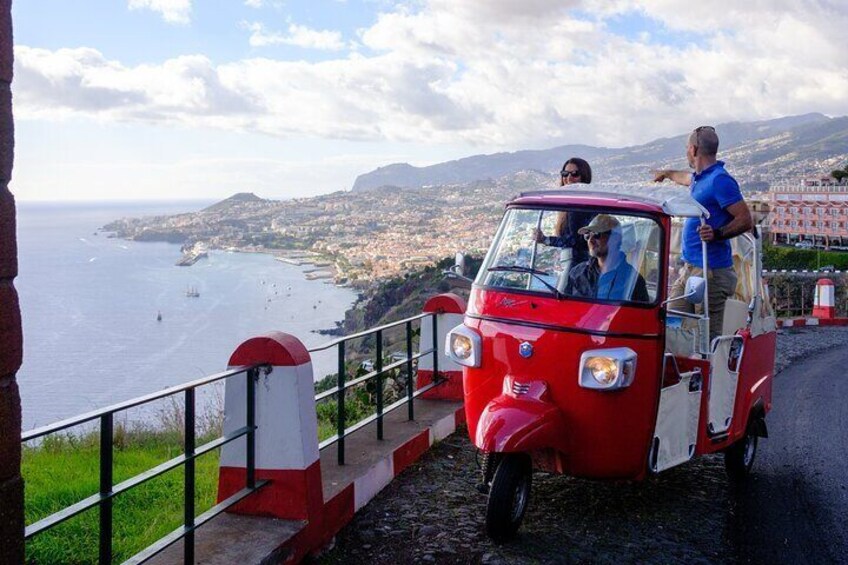 Private Tour in Tuk Tuk to Christ King