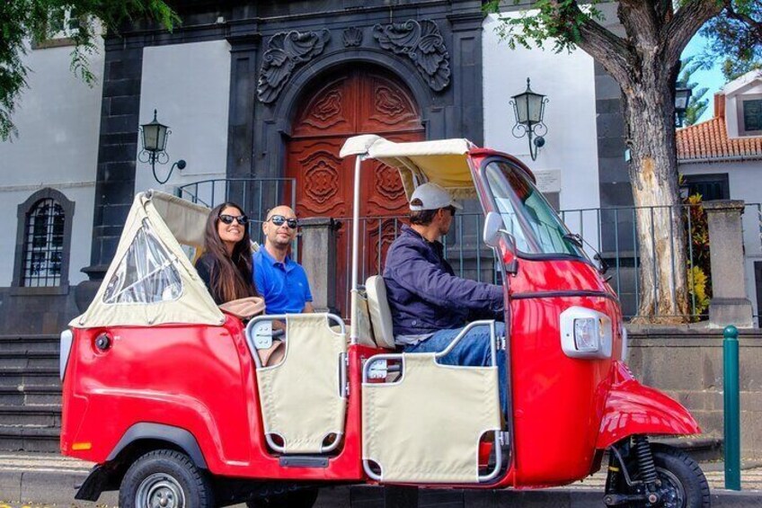 Private Tour in Tuk Tuk to Christ King