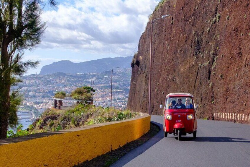 Private Tour in Tuk Tuk to Christ King