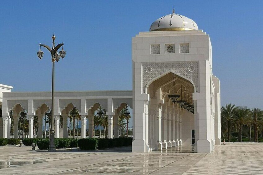 Abu Dhabi City Tour with Grand Mosque and BAPS Hindu Temple 