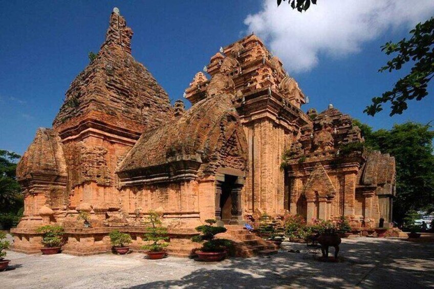 Nha Trang Highlights and Da Lat 5 Days Package Tour
