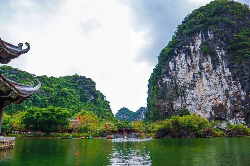2 Days Hoa Lu Tam Coc & Mua Cave Tour