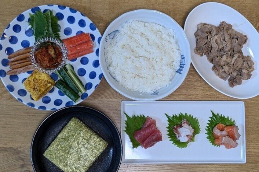 Hand-rolled sushi lesson near USJ