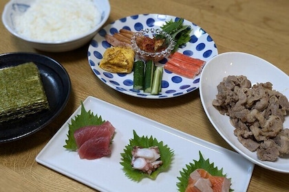 Hand-rolled sushi lesson near USJ