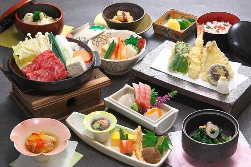 Tokyo: Yakatabune Christmas Dinner Cruise with Souvenirs