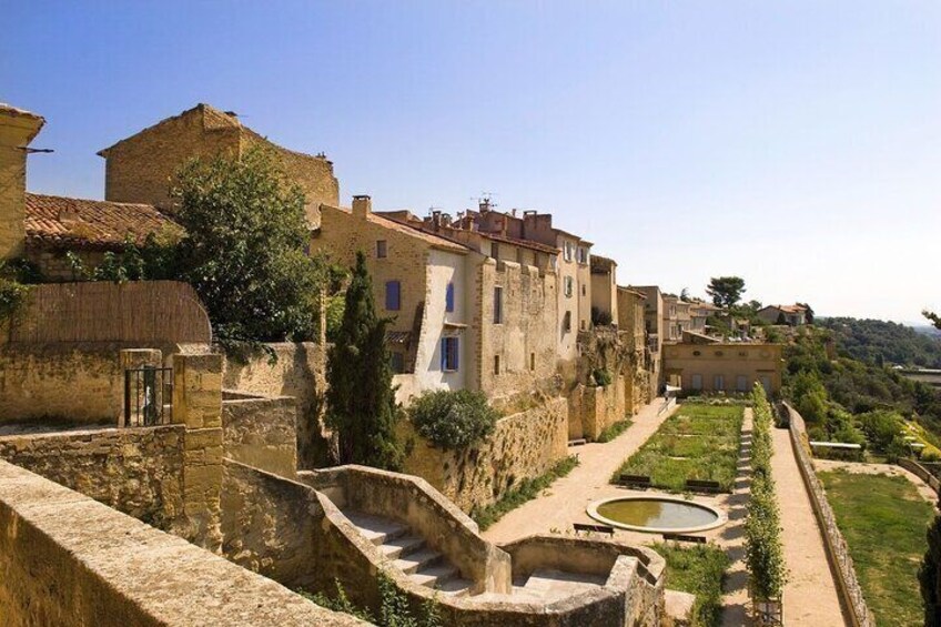 VILLAGE OF LOURMARIN 