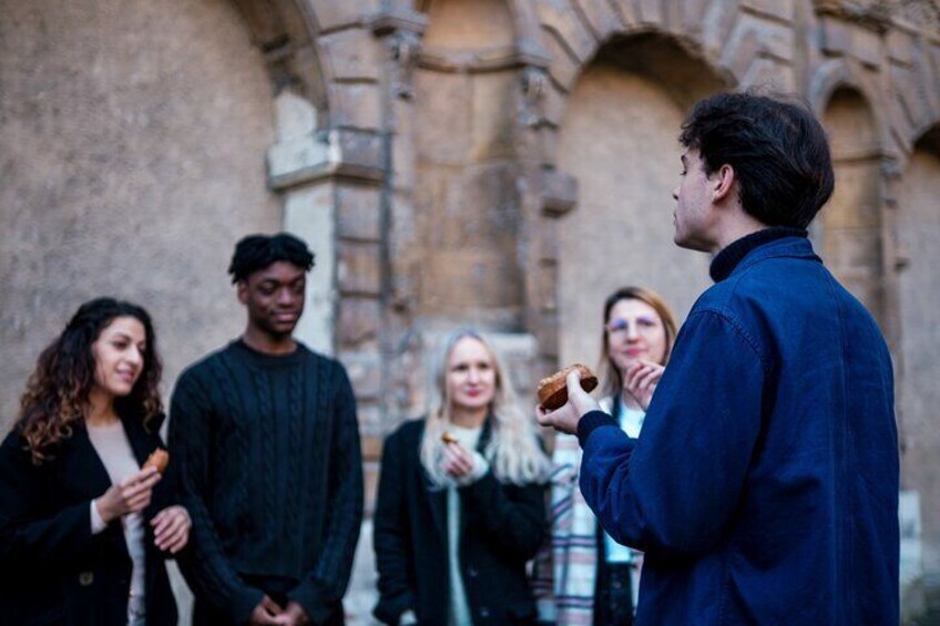 Paris: Pastries Food Tour in Le Marais by a Culinary School 
