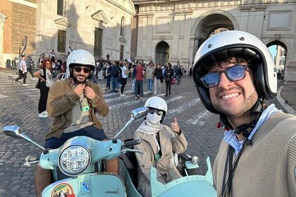Rome Private Tour in a Vintage Vespa Sidecar Style for 90 Minutes