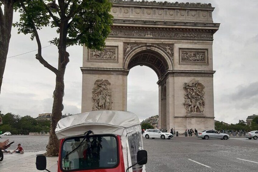 Highlights of Paris in Private Eco Tuk Tuk tours