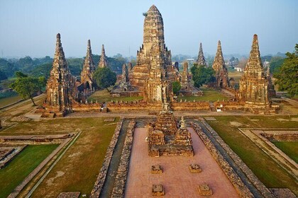 Bangkok to Ayutthaya Guided Temple Tour with Authentic Thai Lunch