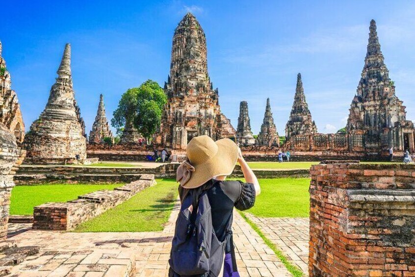 Bangkok to Ayutthaya Guided Temple Tour with Authentic Thai Lunch