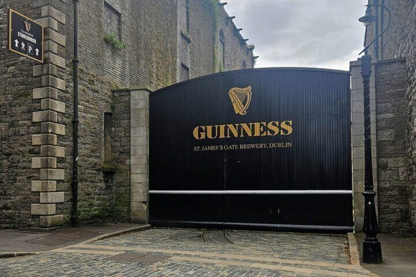 Dublin in a Day with Guinness Whiskey and Iconic Pubs