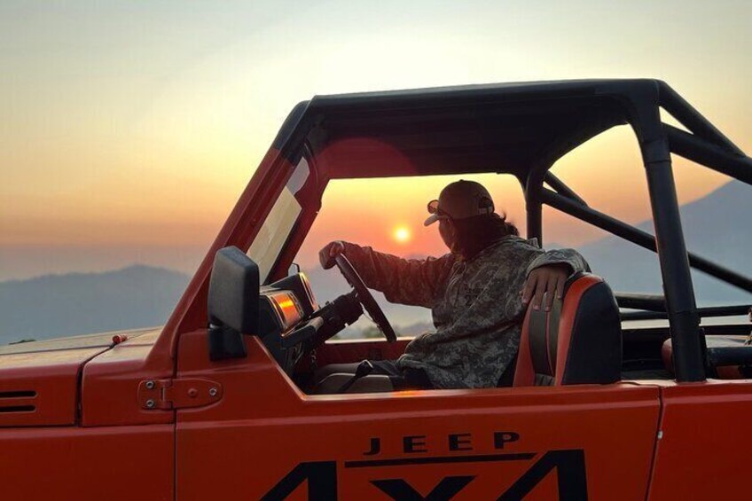 Mount Batur jeep Sunrise with Photographer