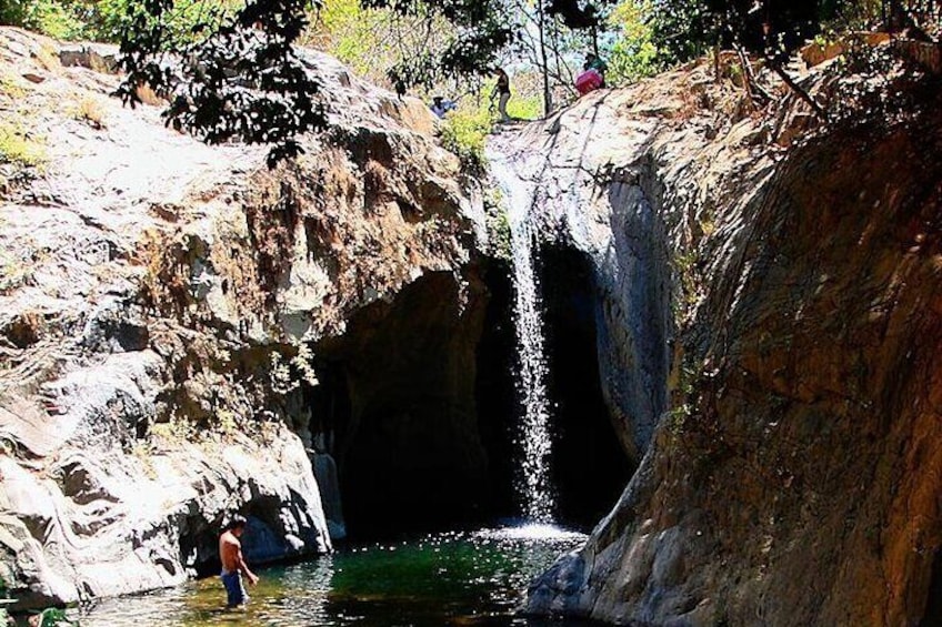 Sierra de Guerrero Waterfalls Tour with Transfers