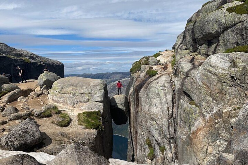 Stavanger Kjerag Hike with Guide and Transportation 