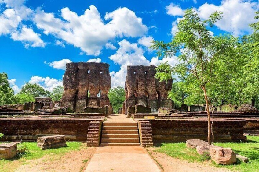 Polonnaruwa Ancient City Private Day Tour (Hidden Gems)