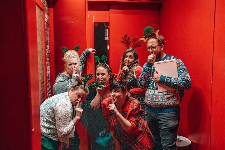 Christmas Murder Mystery Food Tour Experience in Louisville