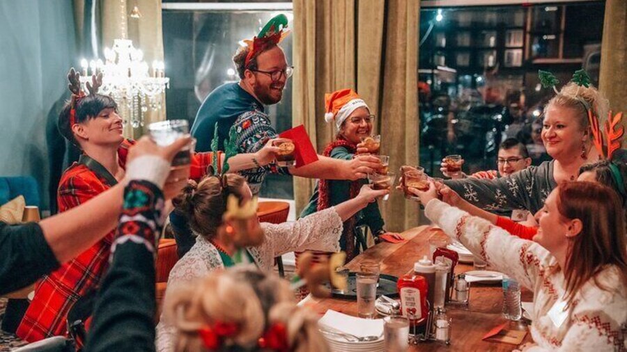 Christmas Murder Mystery Food Tour Experience in Louisville