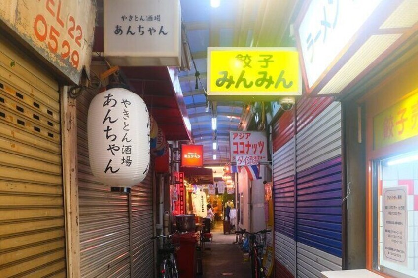 Backstreet Tokyo Bites: Uncover Hidden Gems with Locals