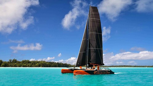 Bora Bora: Sunset Catamaran Cruise with Snacks and Drinks