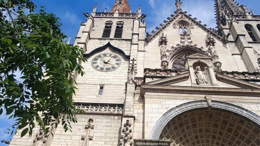 Visit of the unusual church of Saint Nizier