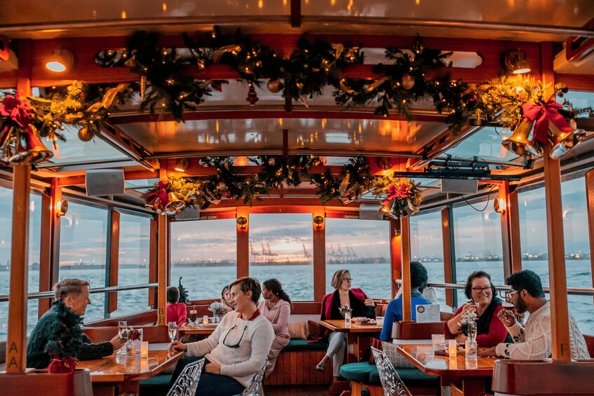 New York City: Holiday Jazz Classic Motor Yacht Cruise