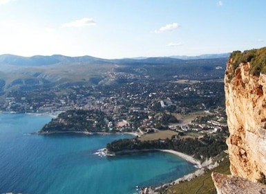 From Aix-en-Provence: Cassis Tour with Cap Canaille Stop