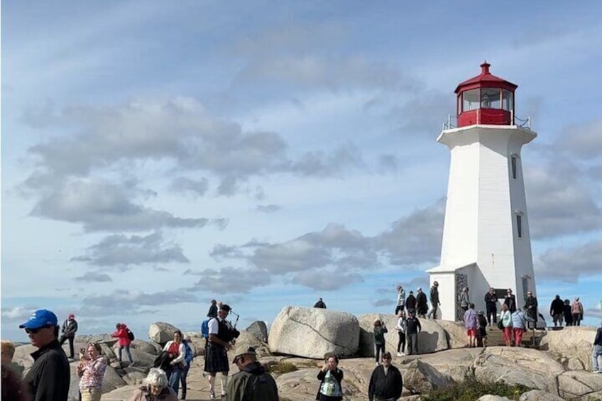 Private Peggy's Cove Lighthouse Tour from Halifax