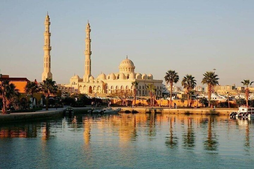 Hurghada Private Guided City Tour with Shopping