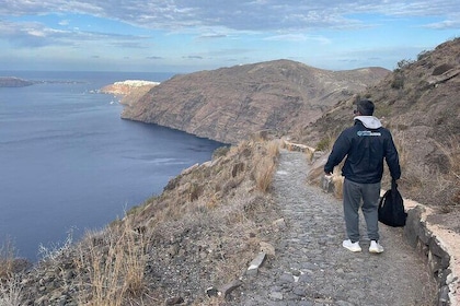 Santorini Caldera Hike from Fira to Oia with Guide