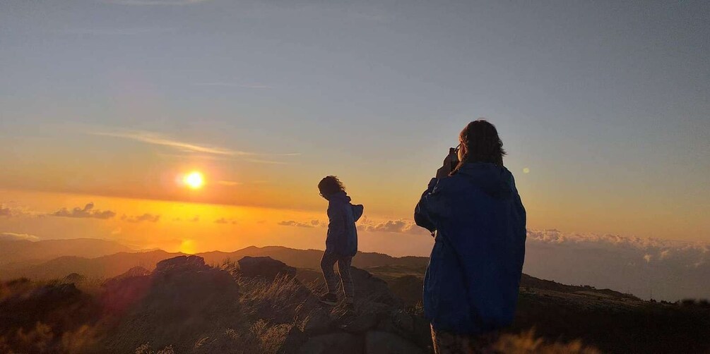 Pico do Arieiro: Private 4x4 Sunrise Trip with Hot Drinks