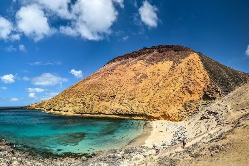 Lanzarote La Graciosa Complete Jeep Tour with Beach Time