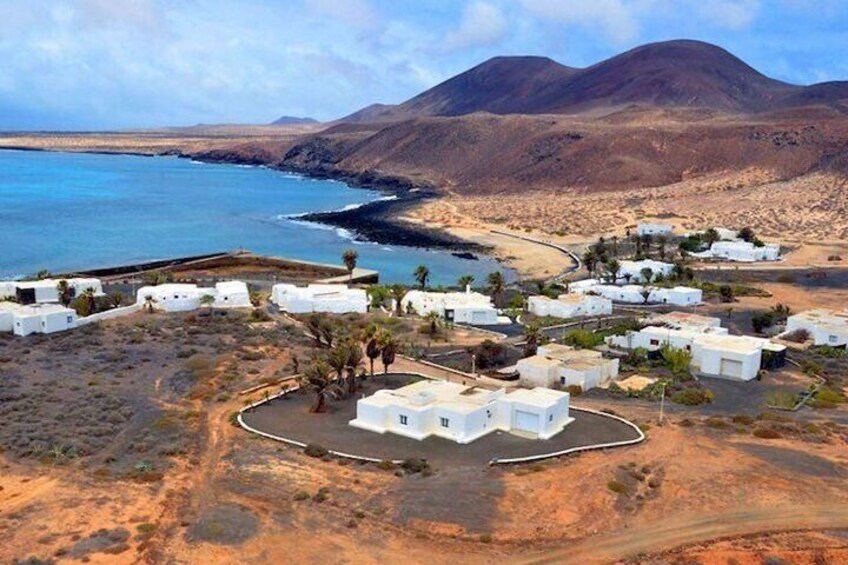 Lanzarote La Graciosa Complete Jeep Tour with Beach Time