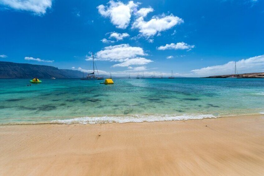 Lanzarote La Graciosa Complete Jeep Tour with Beach Time