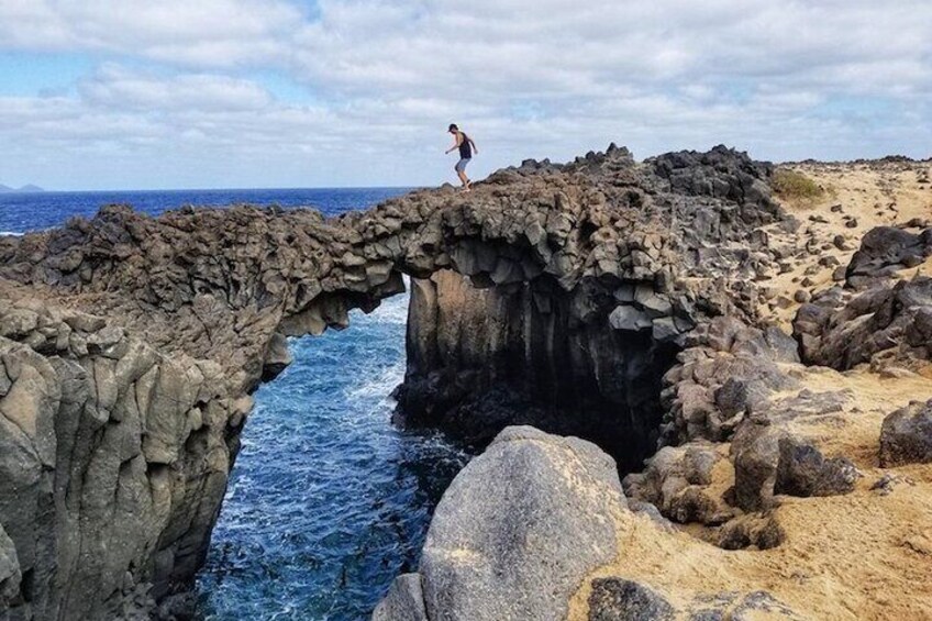 Lanzarote La Graciosa Complete Jeep Tour with Beach Time