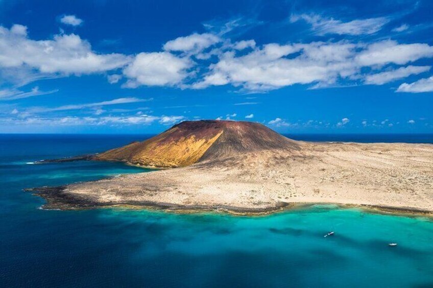 Lanzarote La Graciosa Complete Jeep Tour with Beach Time