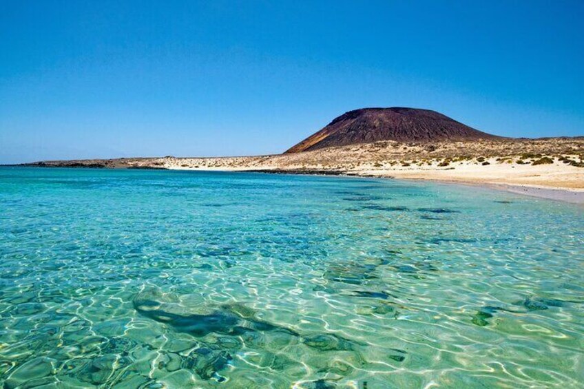 Lanzarote La Graciosa Complete Jeep Tour with Beach Time