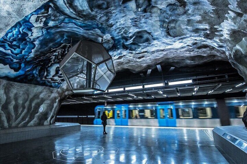Naples tube: Where art meets Travel
