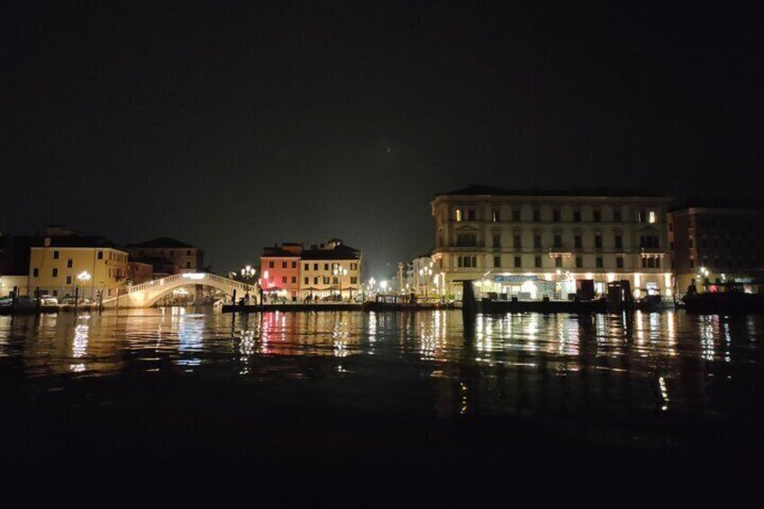 Chioggia: Canals boat tour and take picture of cruise ship
