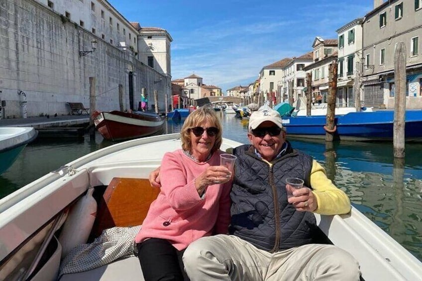 Chioggia: Canals boat tour and take picture of cruise ship
